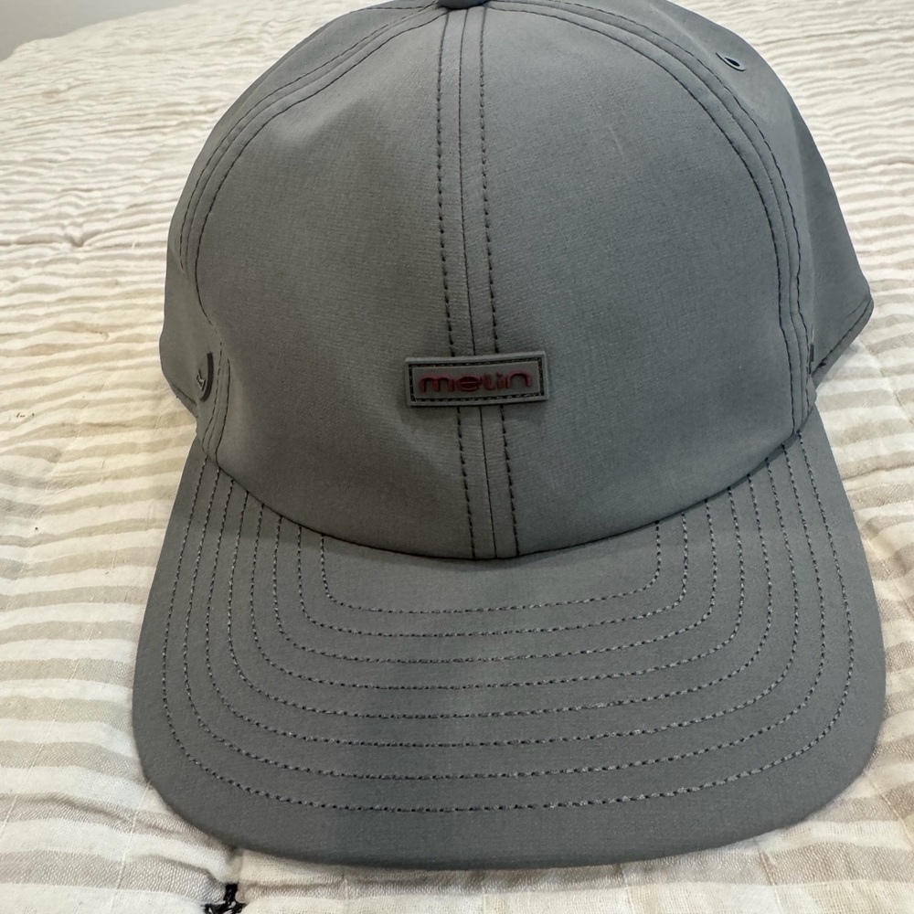 Melin men’s grey hydro hat - with tags.